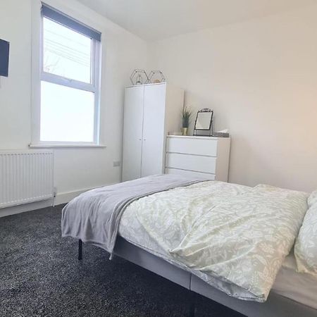 Spacious Private Room In Manor Park Londyn Zewnętrze zdjęcie