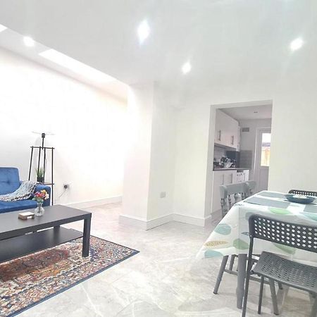 Spacious Private Room In Manor Park Londyn Zewnętrze zdjęcie