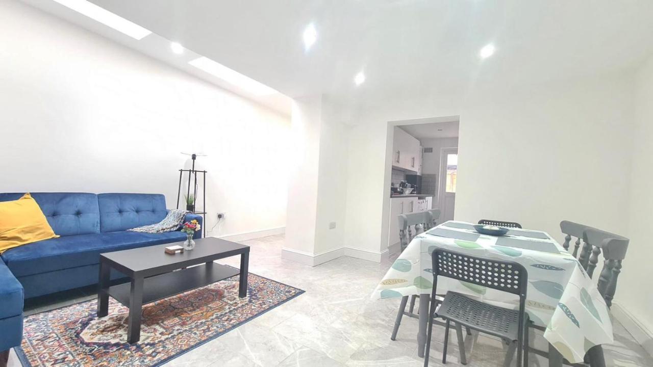 Spacious Private Room In Manor Park Londyn Zewnętrze zdjęcie