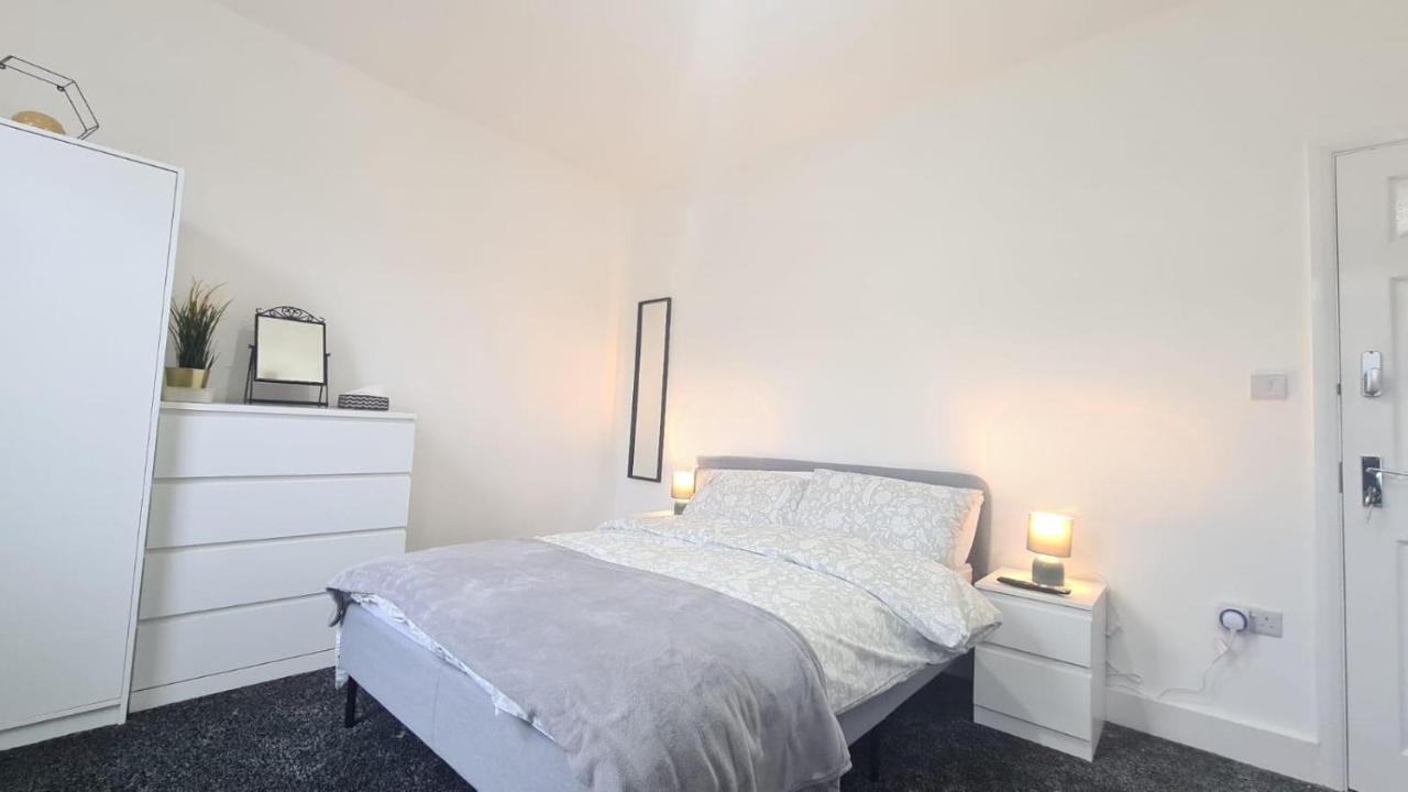 Spacious Private Room In Manor Park Londyn Zewnętrze zdjęcie